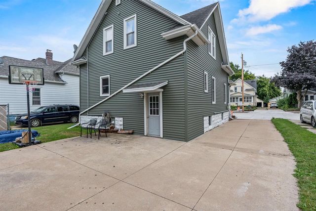 246 W 16TH AVENUE, Oshkosh, WI 54902