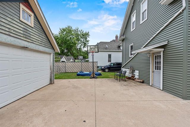 246 W 16TH AVENUE, Oshkosh, WI 54902