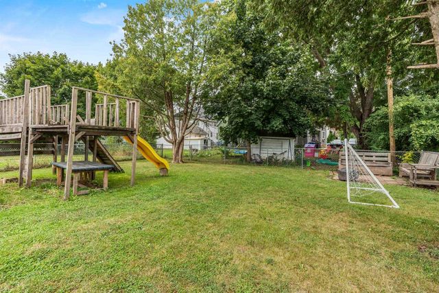 246 W 16TH AVENUE, Oshkosh, WI 54902