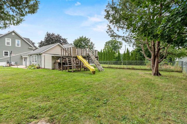 246 W 16TH AVENUE, Oshkosh, WI 54902
