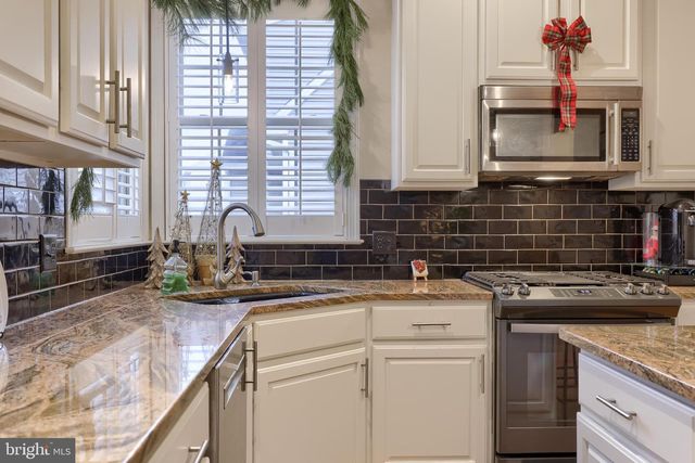 307 BOWYER LN, Lititz, PA 17543