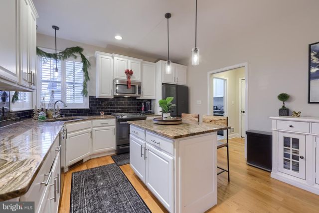 307 BOWYER LN, Lititz, PA 17543