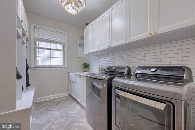 307 BOWYER LN, Lititz, PA 17543