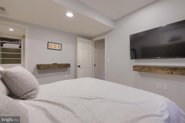 307 BOWYER LN, Lititz, PA 17543