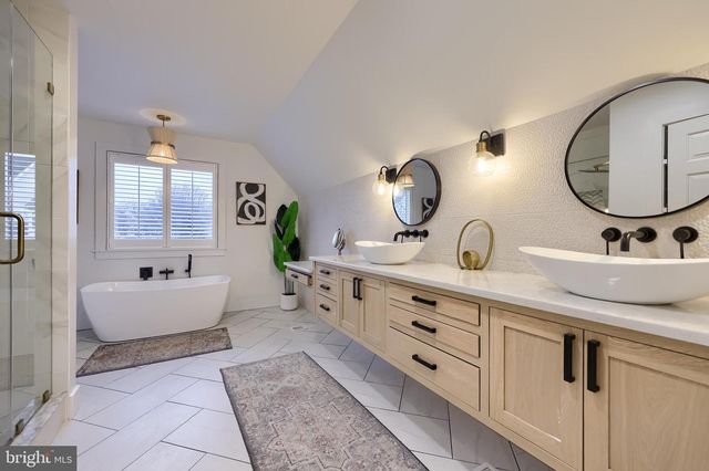 307 BOWYER LN, Lititz, PA 17543