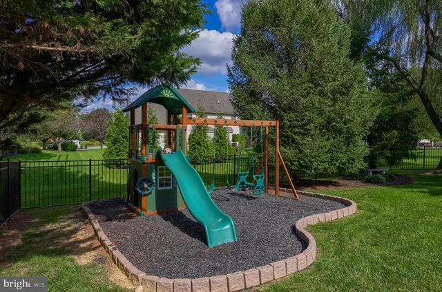 307 BOWYER LN, Lititz, PA 17543