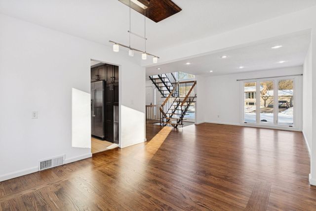 13124 April Lane, Minnetonka, MN 55305