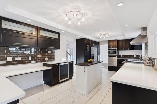 13124 April Lane, Minnetonka, MN 55305