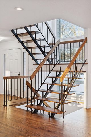 13124 April Lane, Minnetonka, MN 55305