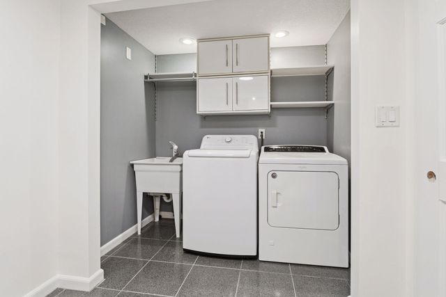 13124 April Lane, Minnetonka, MN 55305