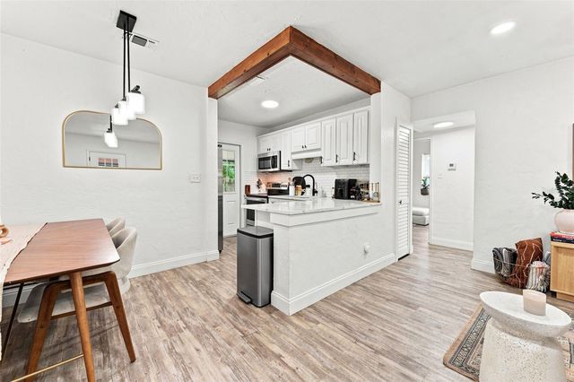 240 42ND AVENUE NE, St Petersburg, FL 33703
