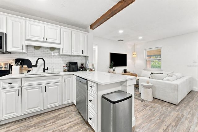 240 42ND AVENUE NE, St Petersburg, FL 33703