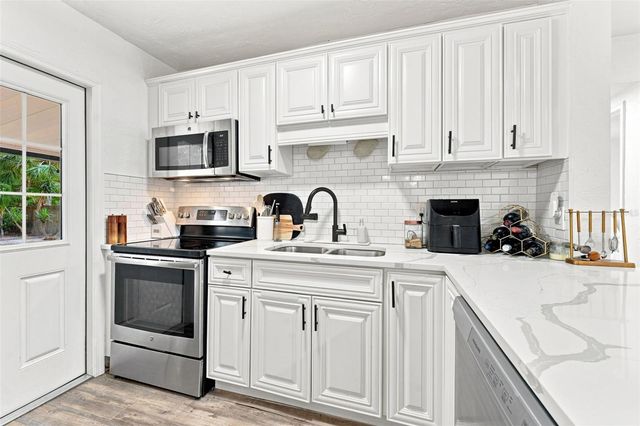 240 42ND AVENUE NE, St Petersburg, FL 33703