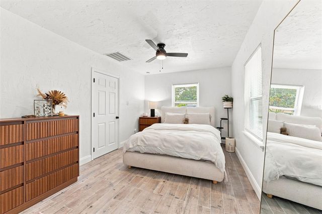 240 42ND AVENUE NE, St Petersburg, FL 33703