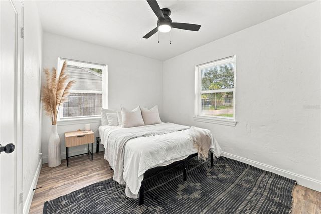 240 42ND AVENUE NE, St Petersburg, FL 33703