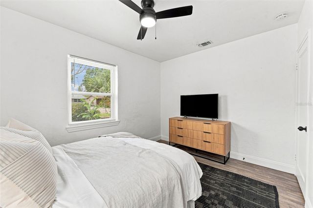 240 42ND AVENUE NE, St Petersburg, FL 33703