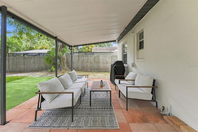 240 42ND AVENUE NE, St Petersburg, FL 33703