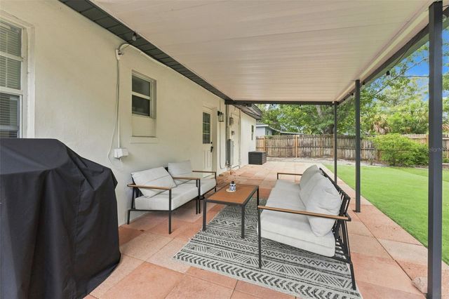 240 42ND AVENUE NE, St Petersburg, FL 33703