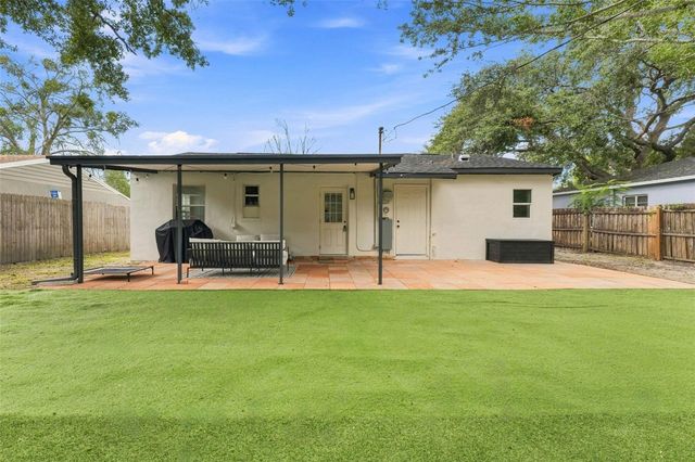 240 42ND AVENUE NE, St Petersburg, FL 33703
