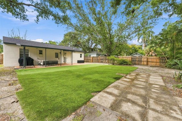 240 42ND AVENUE NE, St Petersburg, FL 33703