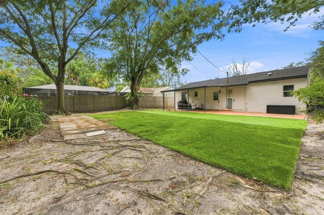 240 42ND AVENUE NE, St Petersburg, FL 33703