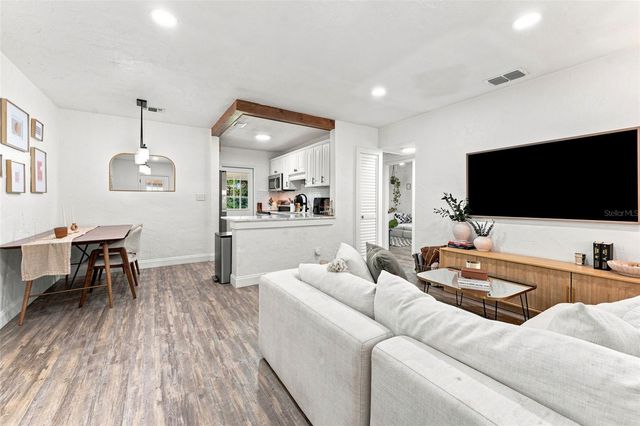 240 42ND AVENUE NE, St Petersburg, FL 33703