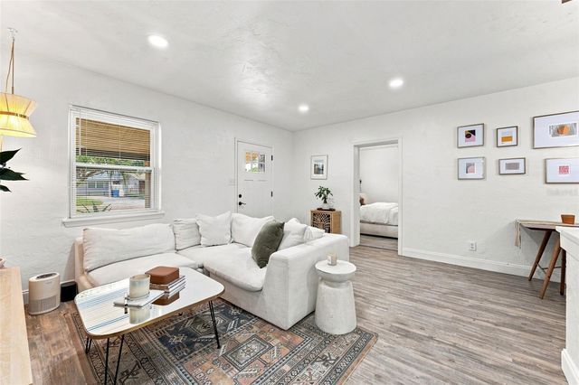 240 42ND AVENUE NE, St Petersburg, FL 33703