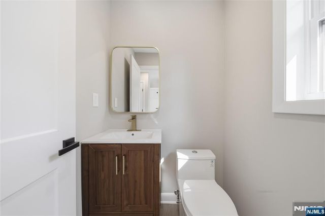 182 W Grand Avenue, Park Ridge, NJ 07656