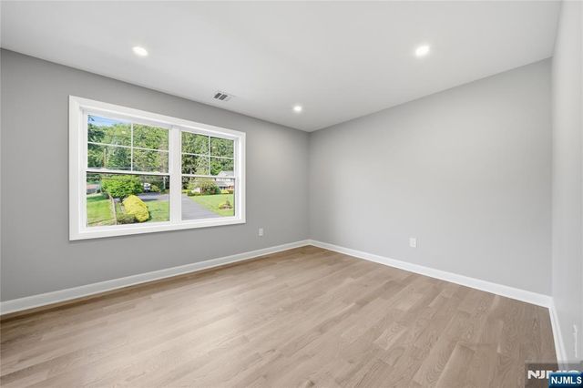 182 W Grand Avenue, Park Ridge, NJ 07656