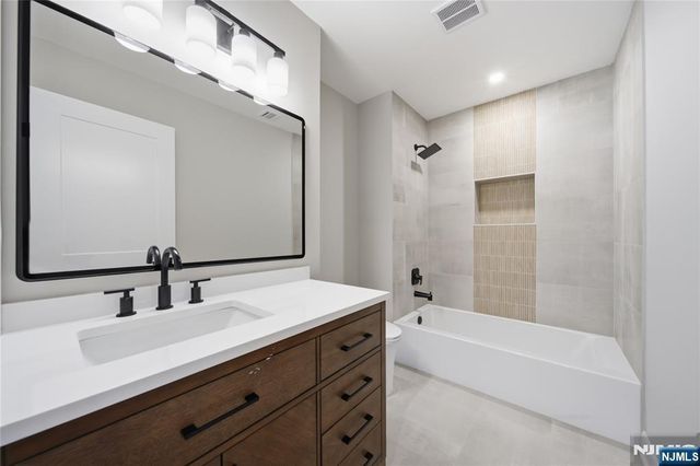 182 W Grand Avenue, Park Ridge, NJ 07656