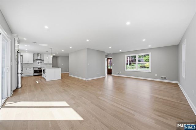 182 W Grand Avenue, Park Ridge, NJ 07656