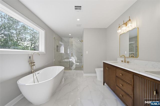 182 W Grand Avenue, Park Ridge, NJ 07656