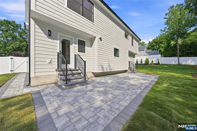 182 W Grand Avenue, Park Ridge, NJ 07656