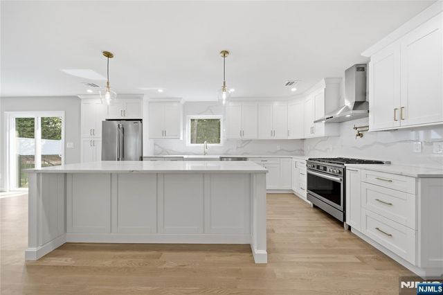 182 W Grand Avenue, Park Ridge, NJ 07656