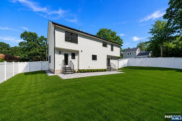 182 W Grand Avenue, Park Ridge, NJ 07656