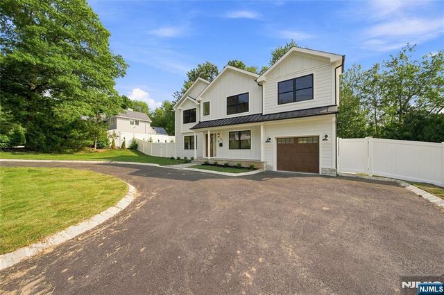 182 W Grand Avenue, Park Ridge, NJ 07656