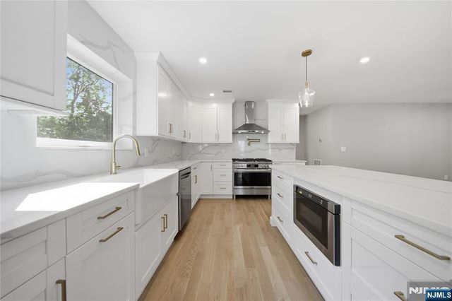 182 W Grand Avenue, Park Ridge, NJ 07656