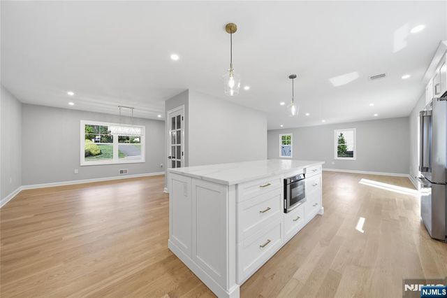 182 W Grand Avenue, Park Ridge, NJ 07656