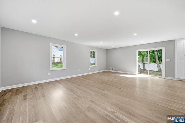 182 W Grand Avenue, Park Ridge, NJ 07656