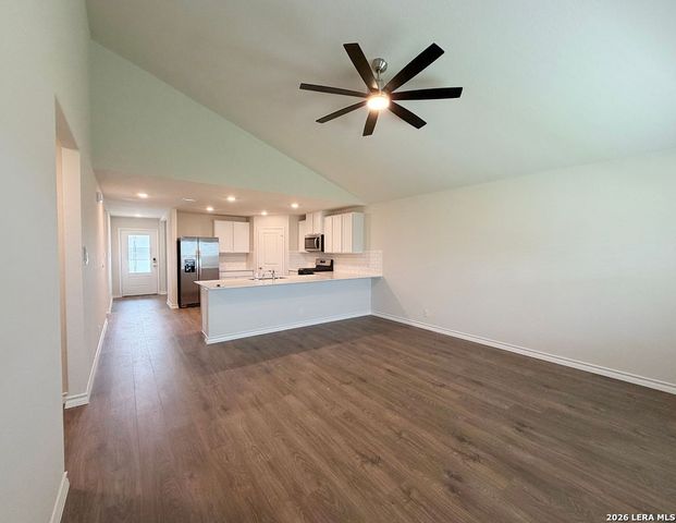 547 Avalon Banks, Cibolo, TX 78108