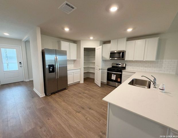 547 Avalon Banks, Cibolo, TX 78108