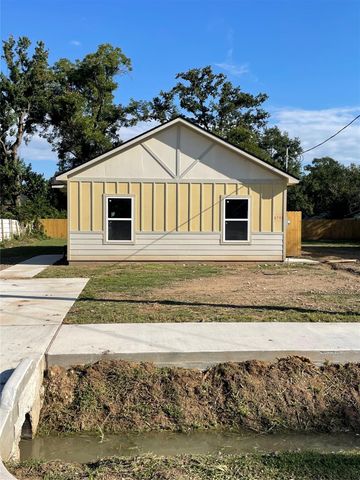 5715 Rietta Street, Houston, TX 77016
