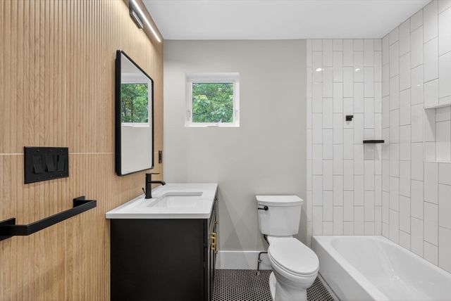 29 Hanson St, Somerville, MA 02143