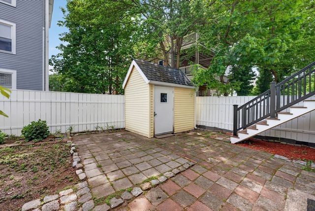 29 Hanson St, Somerville, MA 02143