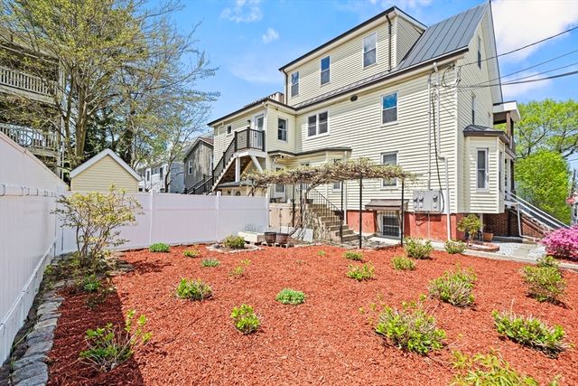 29 Hanson St, Somerville, MA 02143