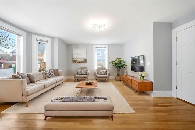 29 Hanson St, Somerville, MA 02143