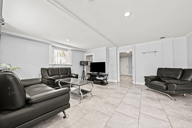 29 Hanson St, Somerville, MA 02143