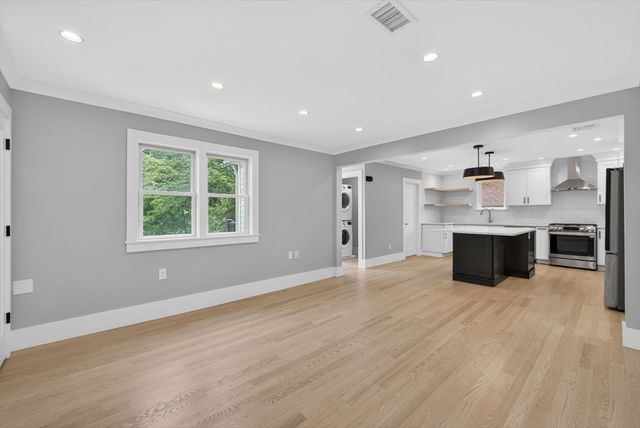 29 Hanson St, Somerville, MA 02143