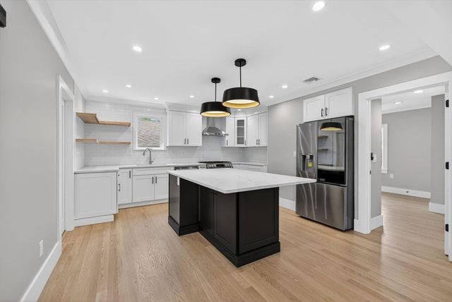 29 Hanson St, Somerville, MA 02143