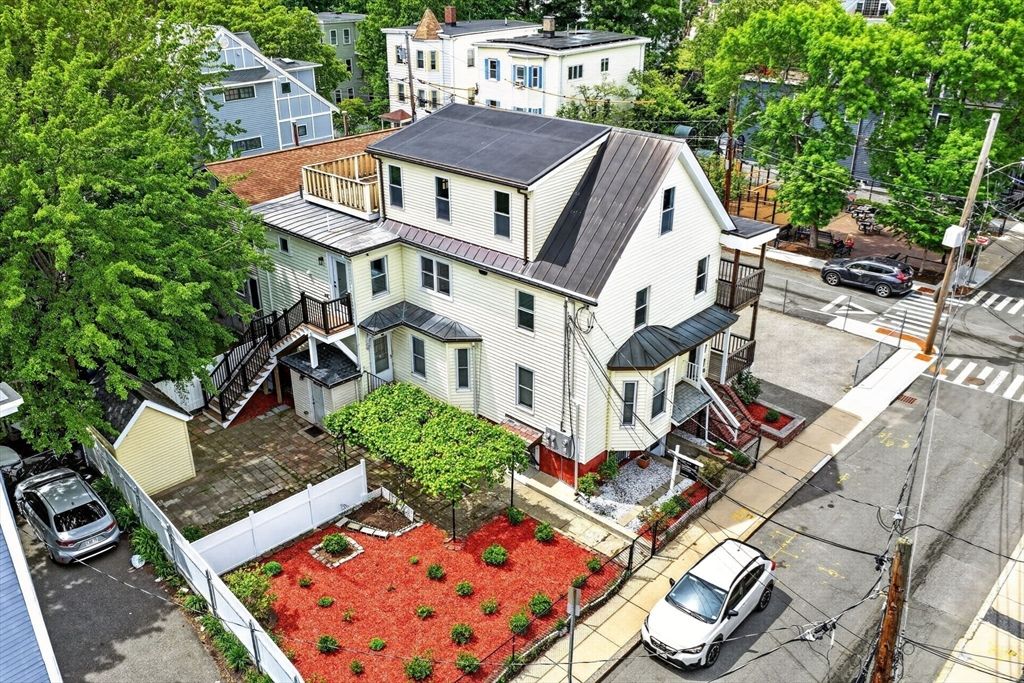 29 Hanson St, Somerville, MA 02143